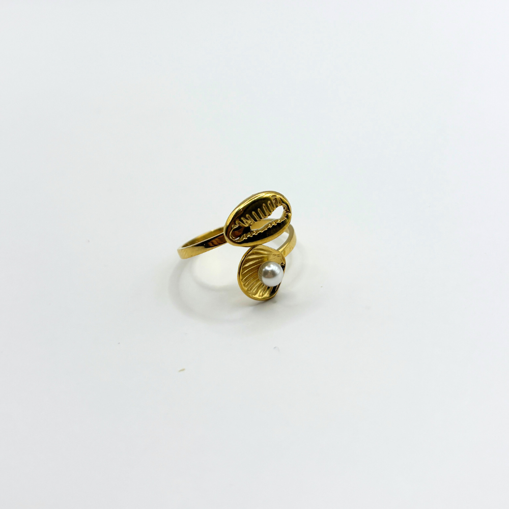 Shell pearl ring