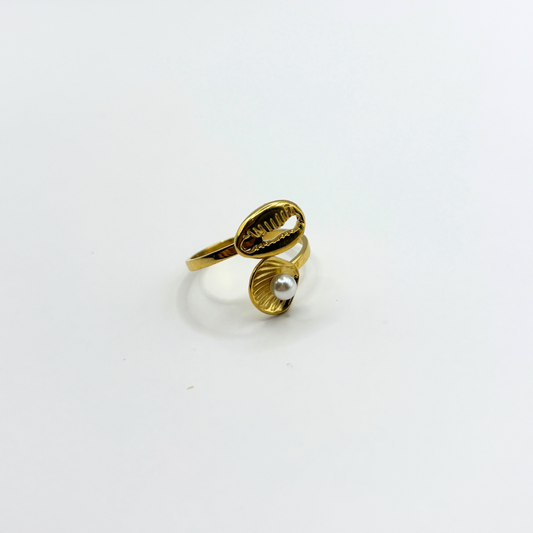Shell pearl ring