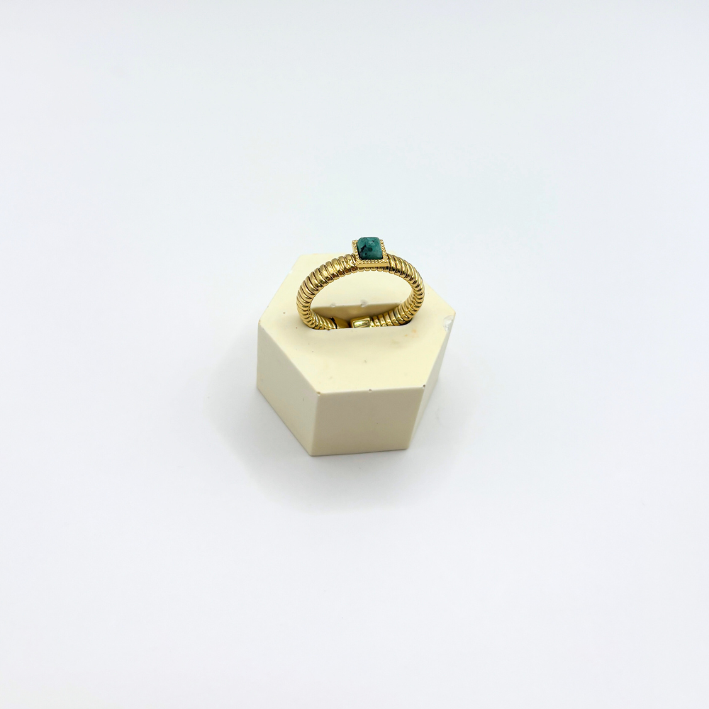 Ring met steentje