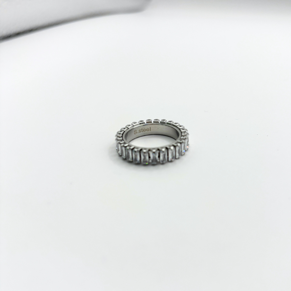 Ring met steentjes