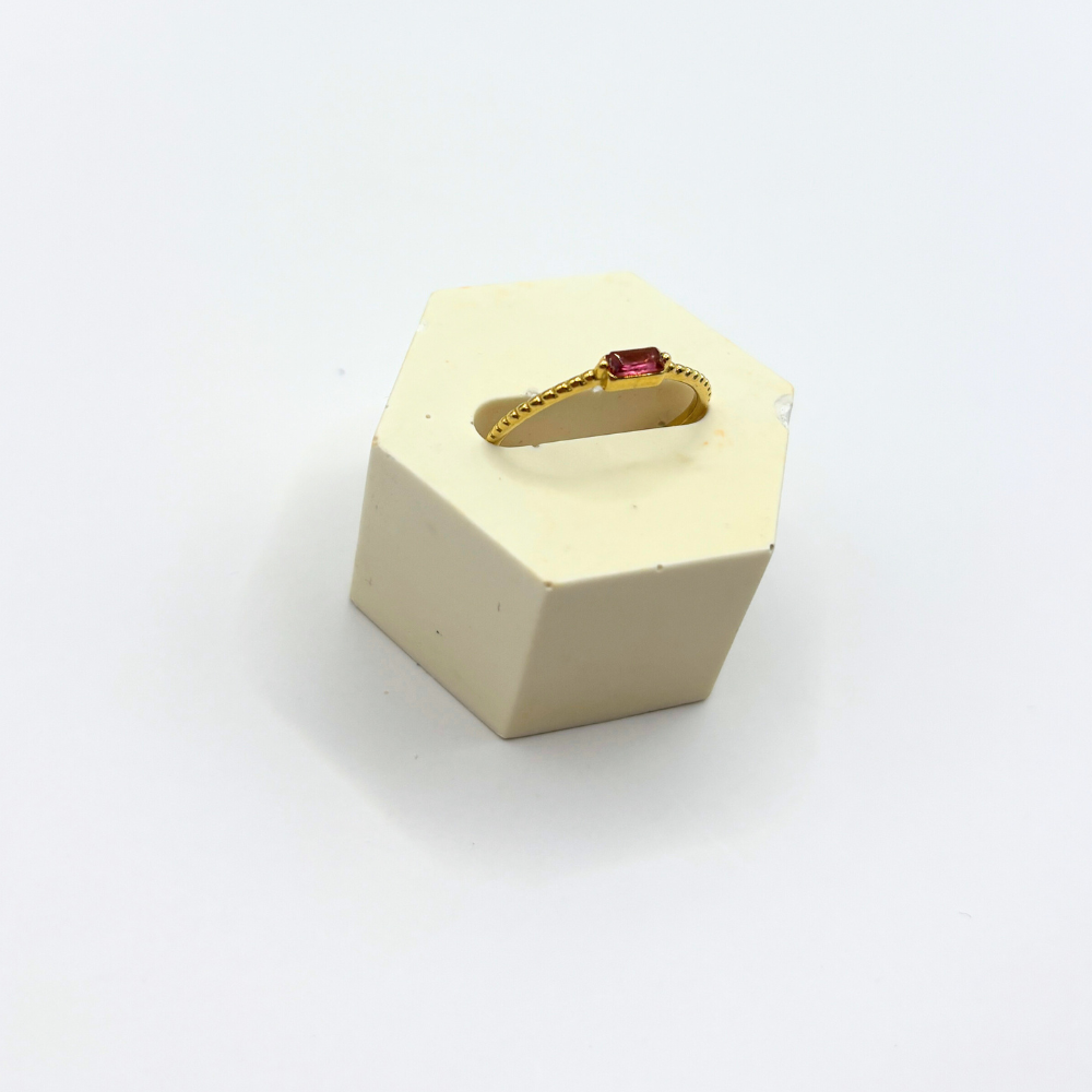 Ring met steentje