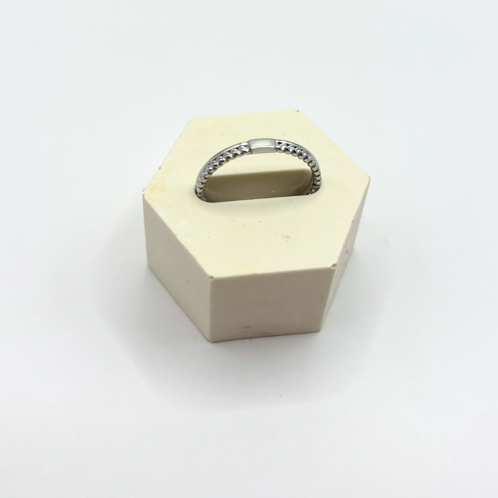 Minimalistic ring