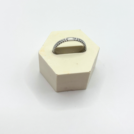 Minimalistic ring