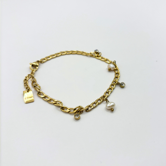 Armbandje met steentjes en parels