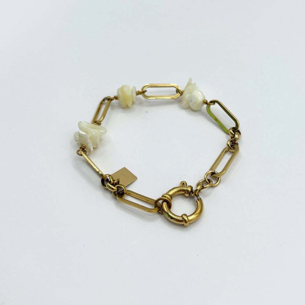 Schakelarmbandje met parelschelpen