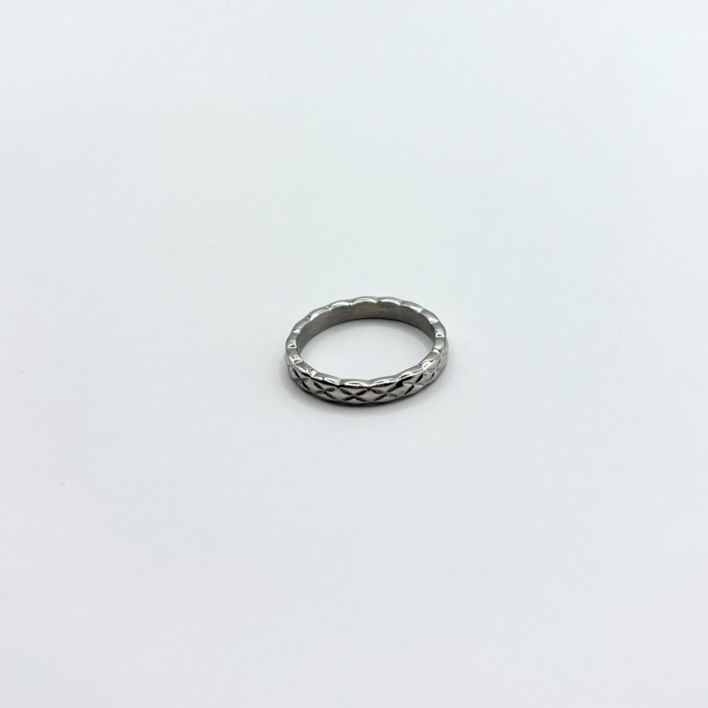 Edgy ring