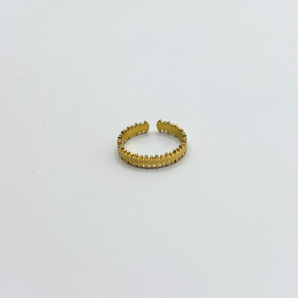 Twisted ring