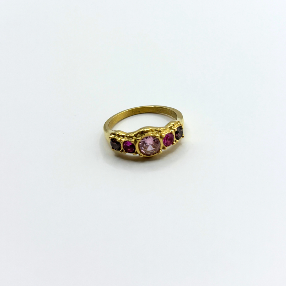 Ring met roze en paarse steentjes