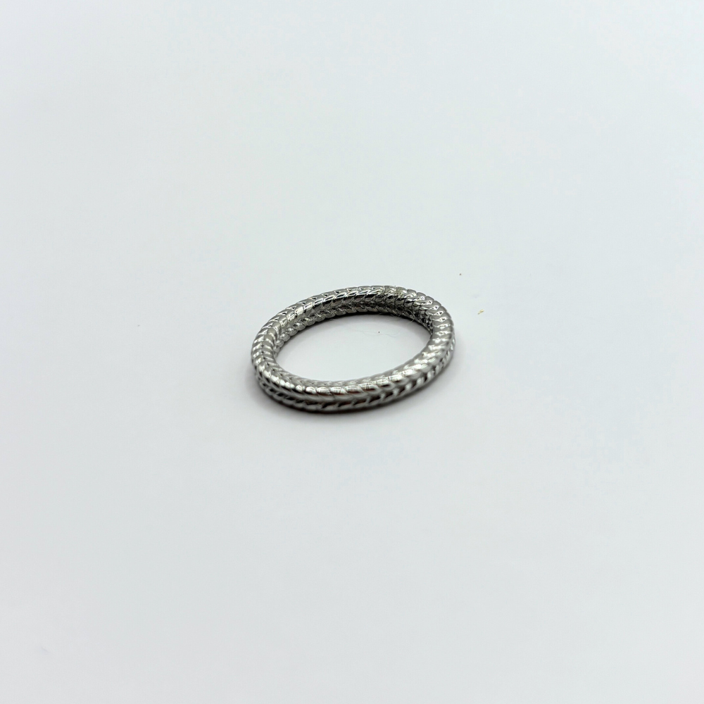 Twisted ring