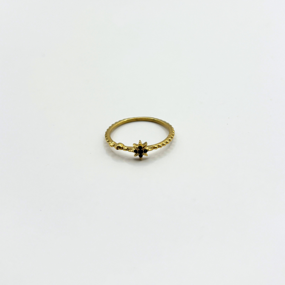 Ring met zwart steentje