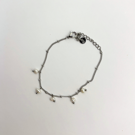 Armbandje met parels