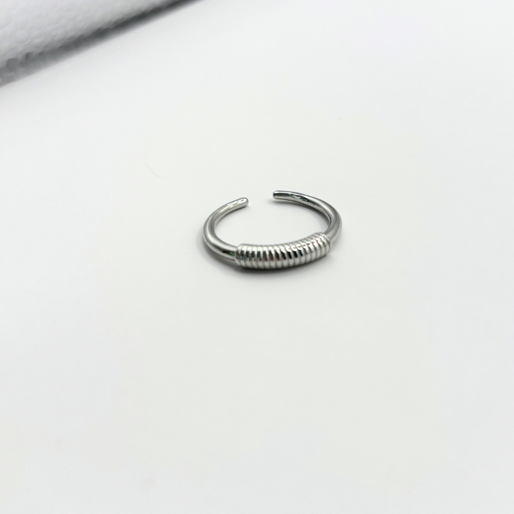 Twisted ring