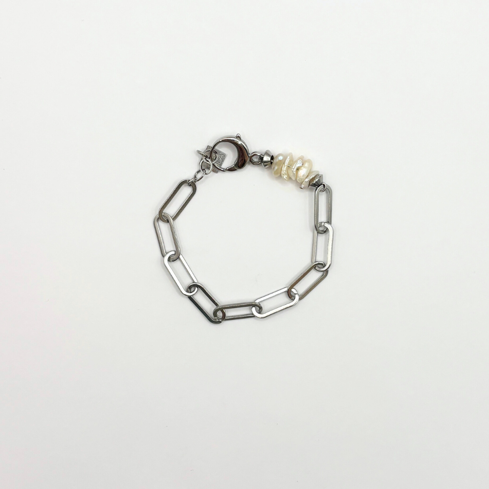 Schakelarmbandje met parelschelpen