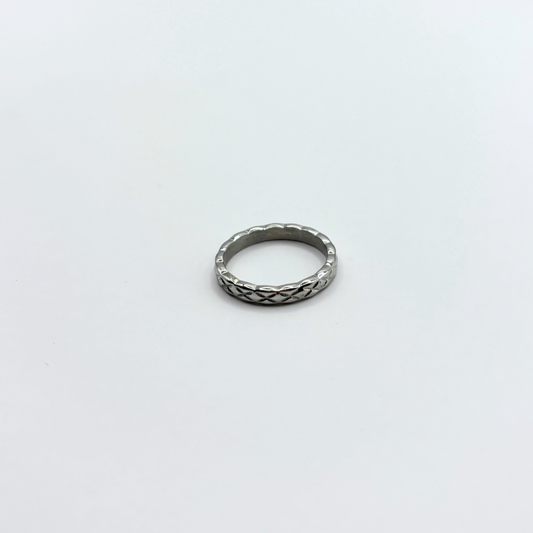 Edgy ring