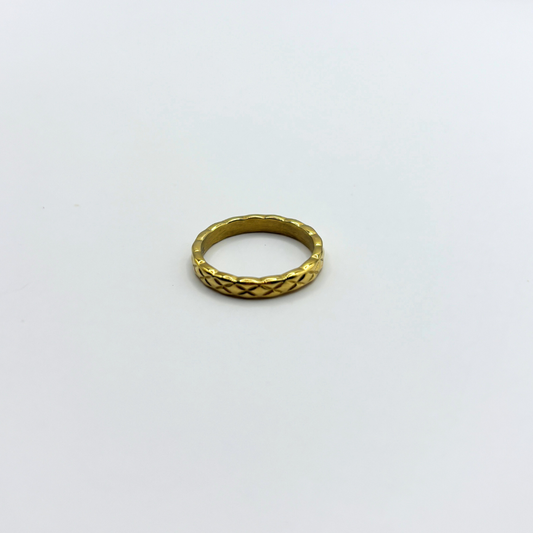 Edgy ring