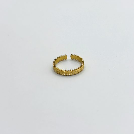 Twisted ring