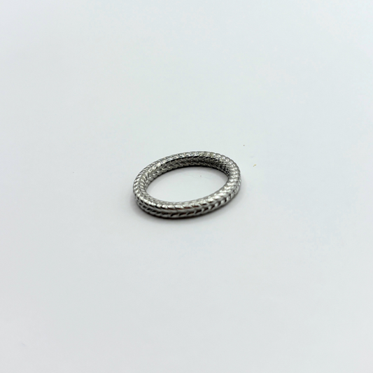 Twisted ring