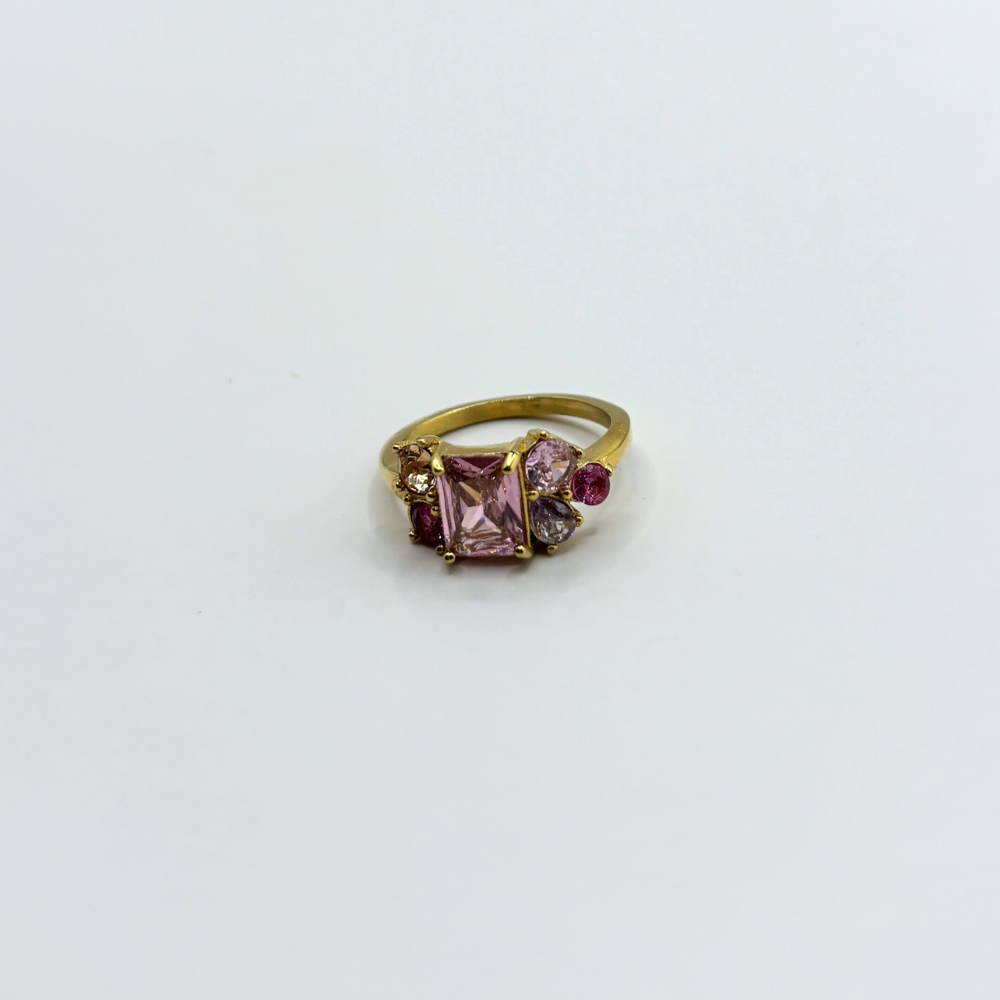 Ring met gekleurde steentjes